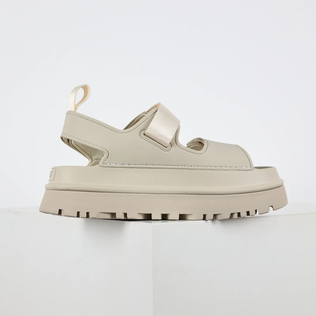 Copy price 💰560 Core recommendation Good price UGG Velcro slippers sandals summer versatile slippers soft sole non-slip beach thick sole casual elegant sandals The style of UGG sandals is really nice. It is suitable for all ages. The soles are made of super lightweight EVA foam. The classic material of U family can be said to be "light" to let you enjoy a different naked feeling. It is one of the most worth buying sandals in history. I guarantee you will not regret the series. Original OEM production Y products are available now. Size: 35 36 37 38 39 40